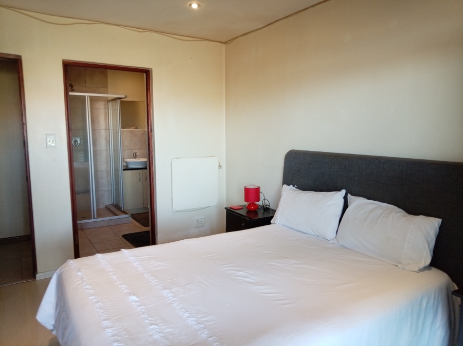 4 Bedroom Property for Sale in Mountainside Western Cape